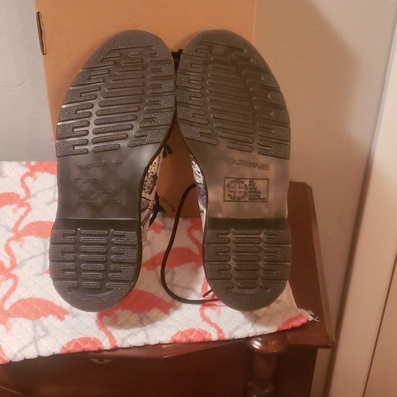 Doc Martens - Picture 4 of 4